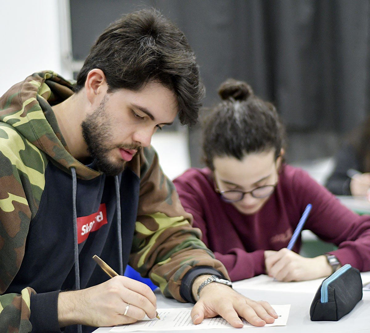 Profissionais optam por segunda graduação na UNITAU para redirecionar carreiras