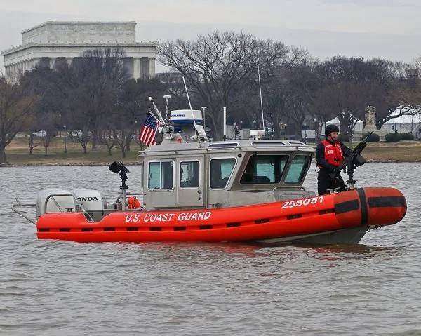 Reforço na segurança do espelho d'água do Lincoln Memorial após acusações de vandalismo