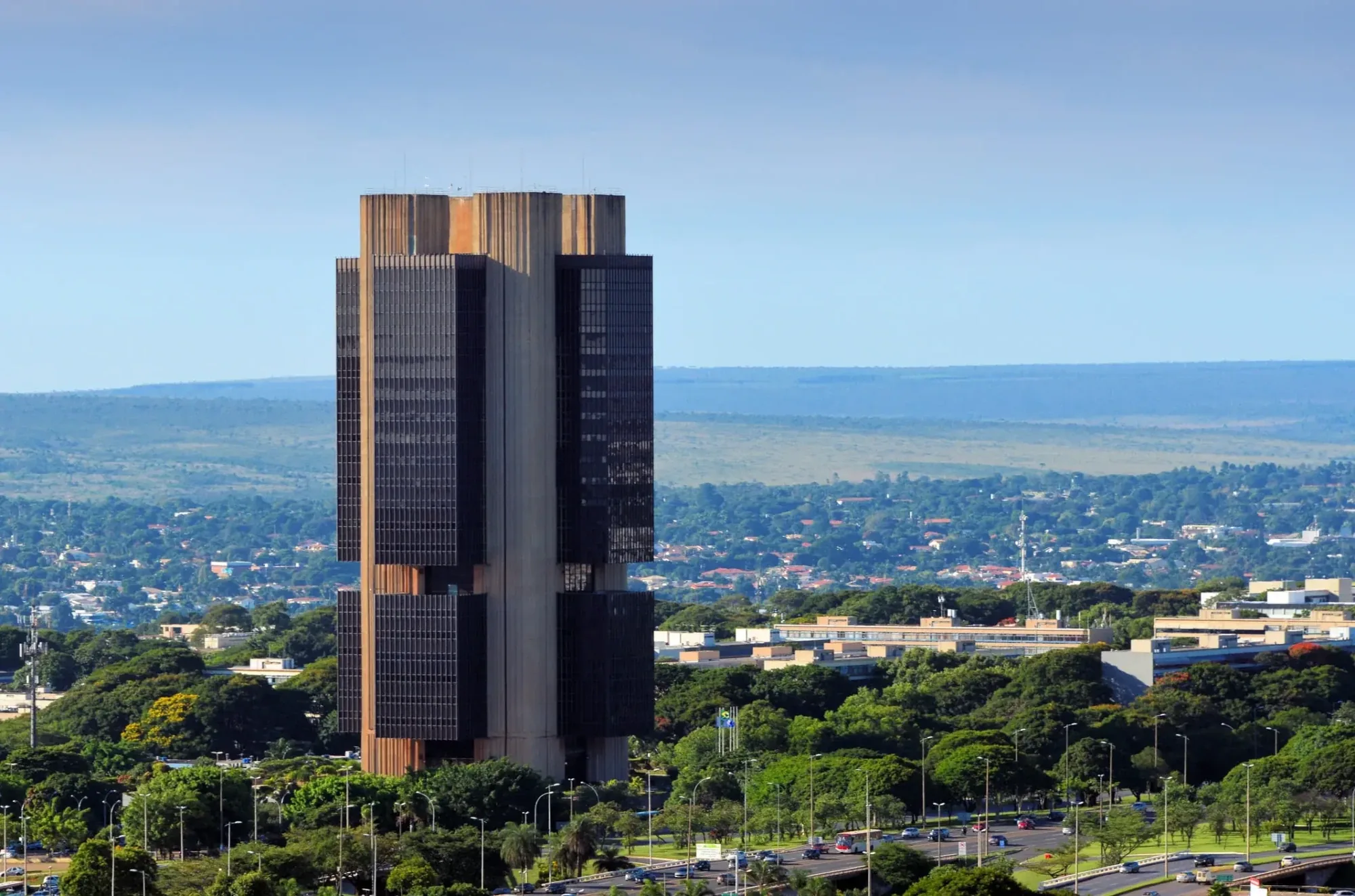 Banco Central eleva para 79% risco de inflação acima da meta em 2026; entenda o que pressiona os preços