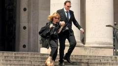 Quentin Tarantino e Kylie Minogue são vistos em Gales para novo filme
