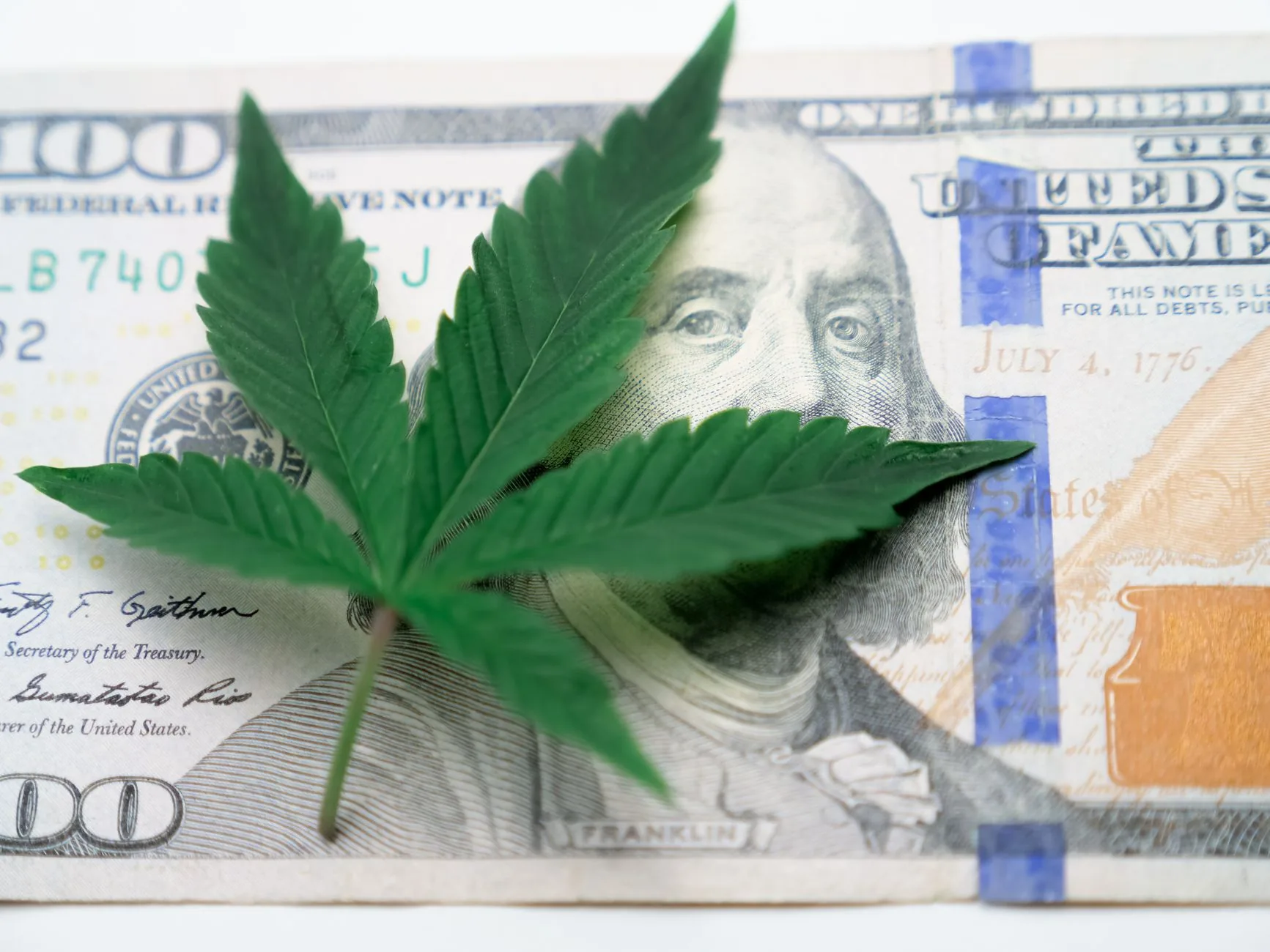 Virgínia autoriza venda de maconha recreativa a partir de 2027