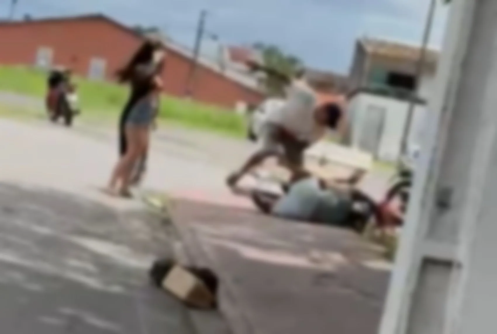 Justiça revoga prisão de acusado de agredir esposa em via pública em Estância