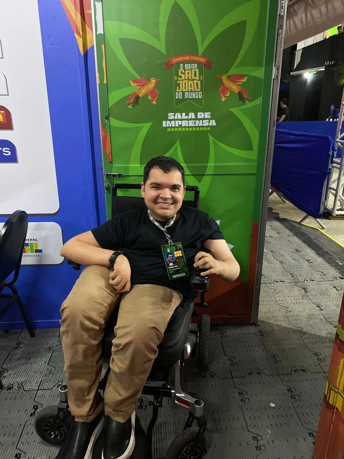 Comunicador cadeirante compartilha experiência no São João de Campina Grande e clama por mais acessibilidade