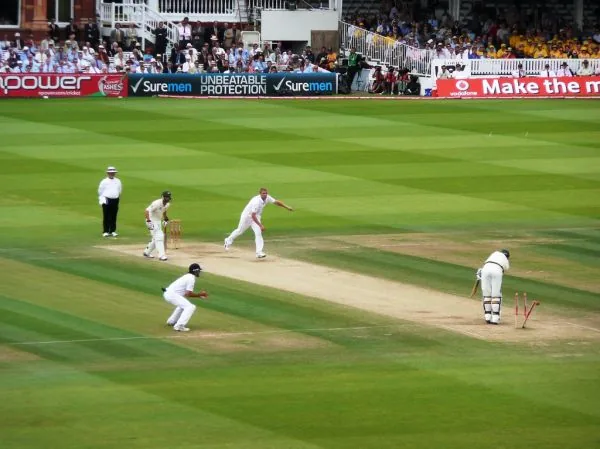 Silêncio em Trent Bridge: Inglaterra perde três wickets rapidamente