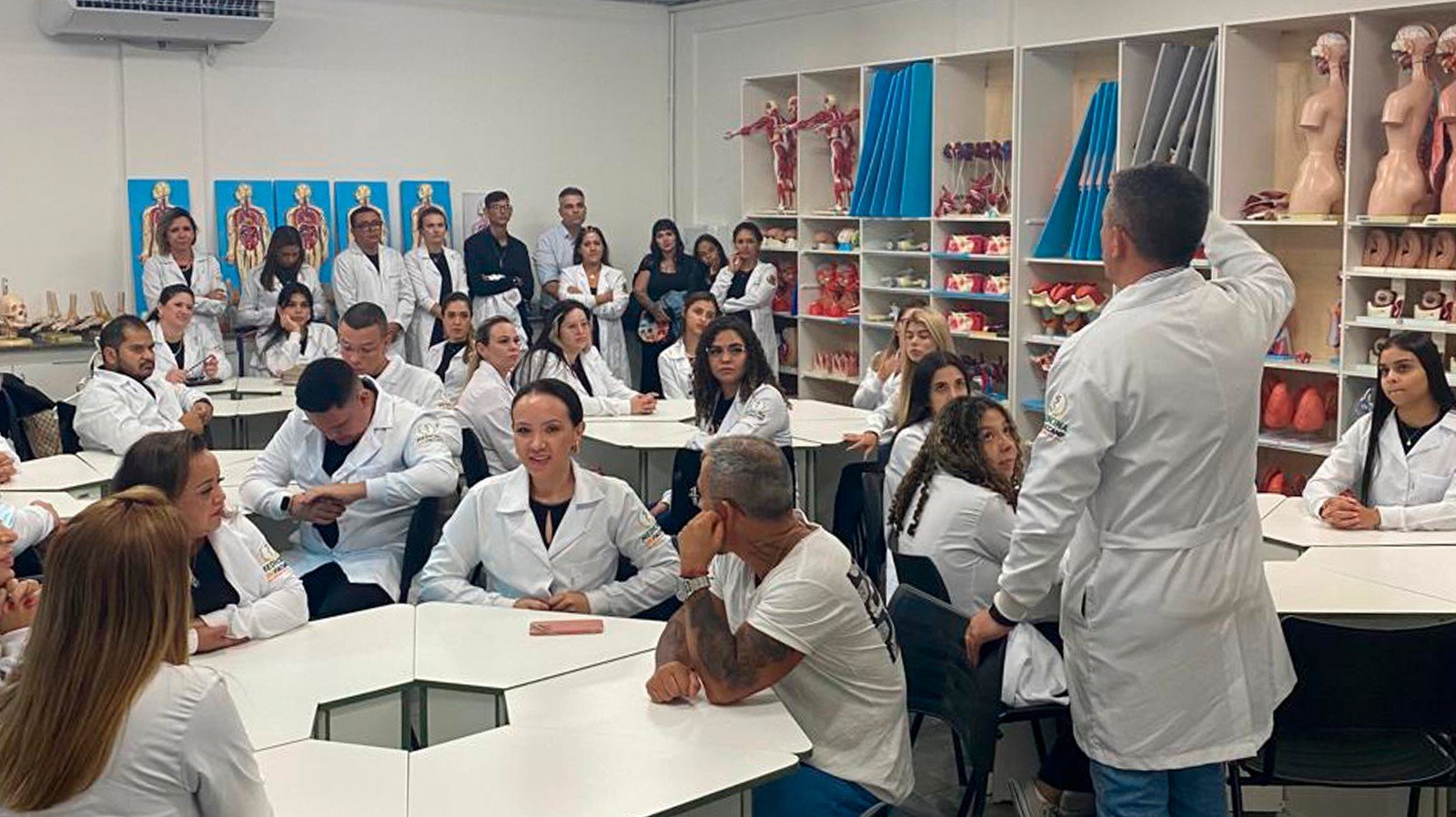 Novo exame exigirá nota mínima para registro de médicos no Brasil