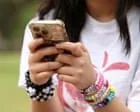 Mais de 80% dos jovens australianos abaixo de 16 anos continuam usando redes sociais, aponta estudo