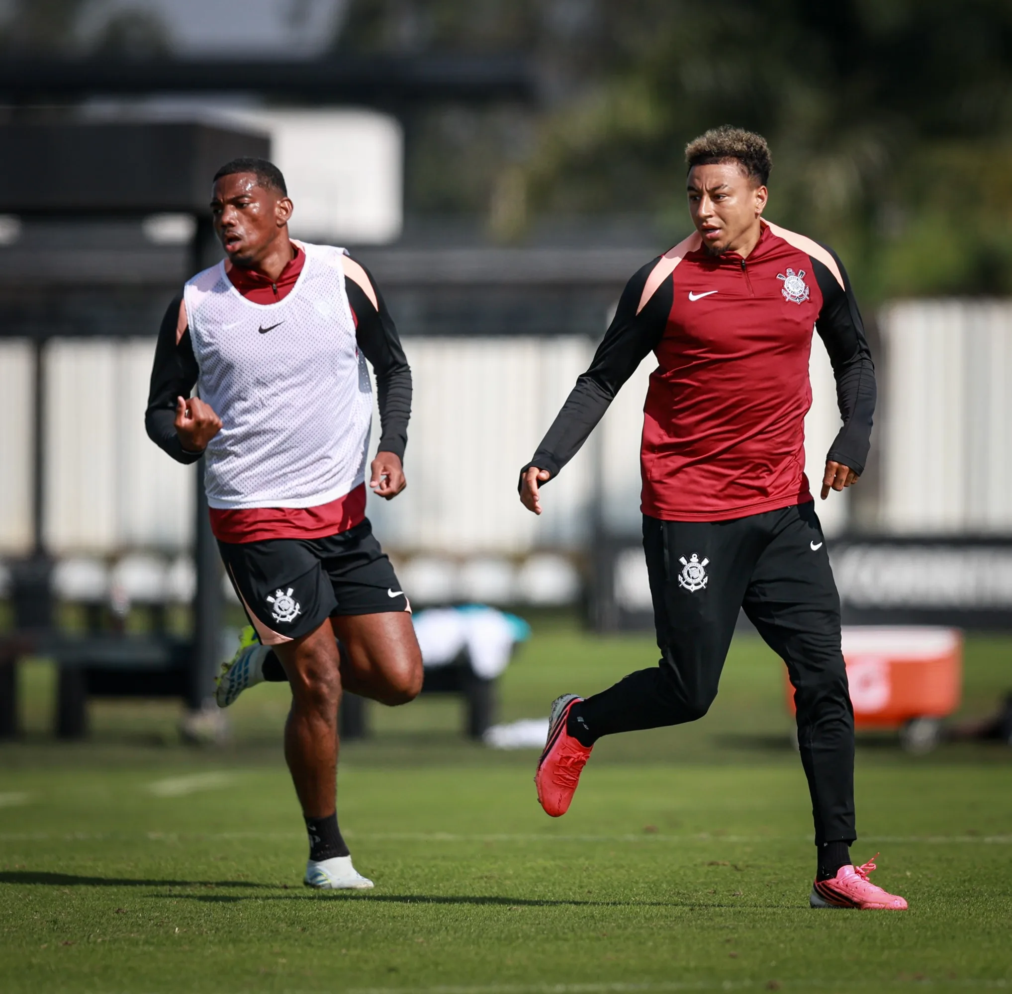 Corinthians se reapresenta para treino tático sob comando de Diniz