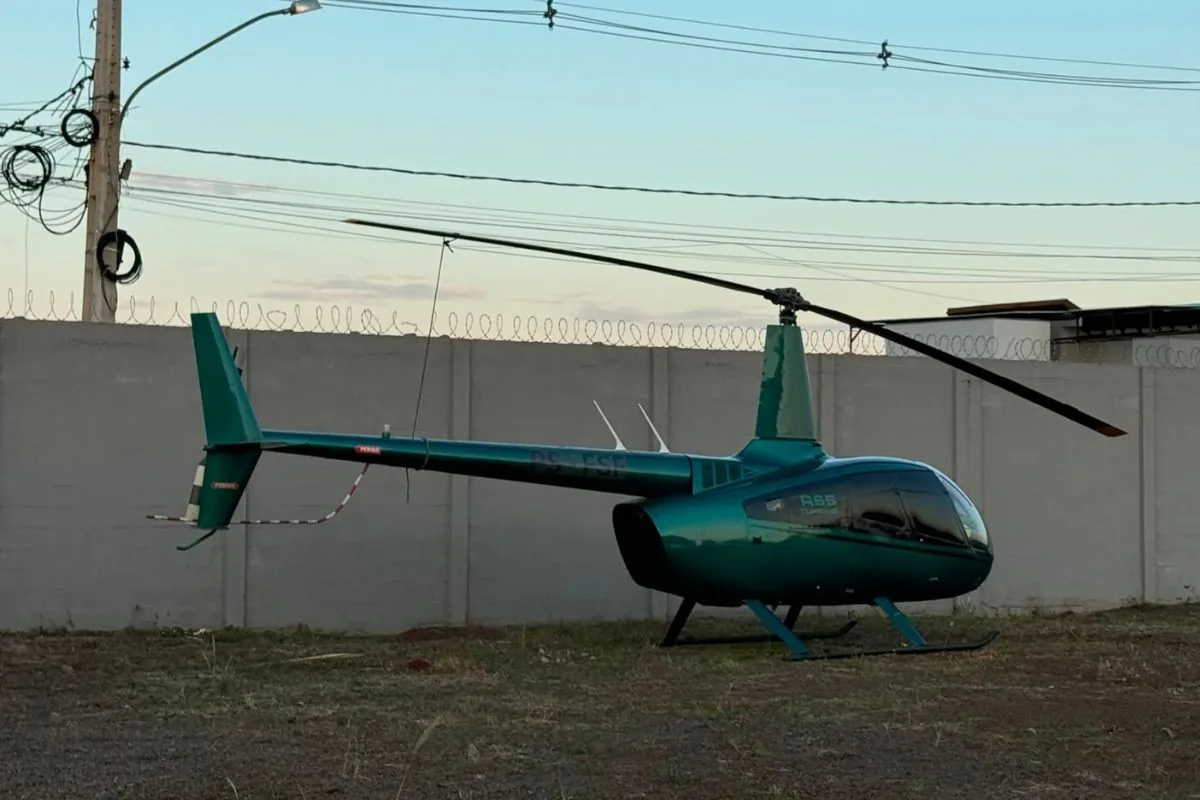 Helicóptero perseguido em MS leva à prisão de 2 e apreensão de 345 kg de cocaína