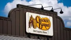 Executiva da Cracker Barrel deixa cargo após polêmicas com rebranding