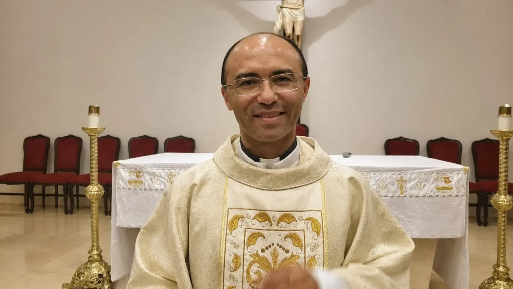 Padre excomungado após ruptura da fraternidade conservadora com o Vaticano