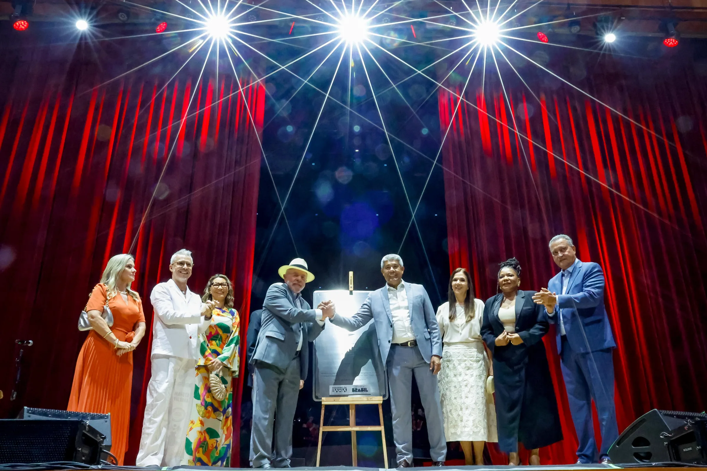 Teatro Castro Alves é reinaugurado com a presença do presidente Lula