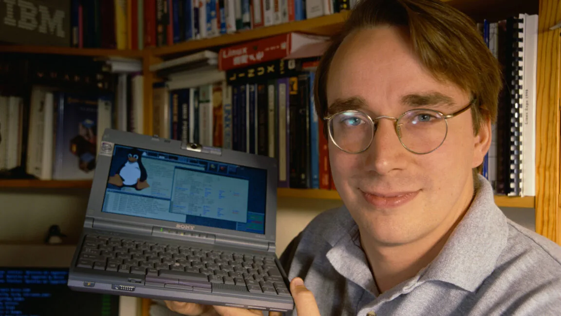 Linus Torvalds responde a críticos sobre uso de IA no Linux