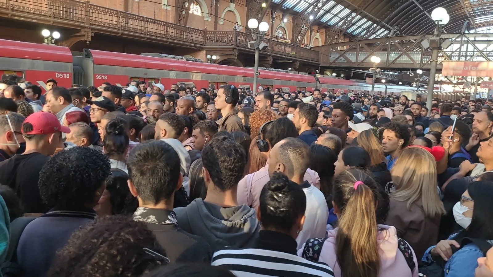 Falhas nos sistemas de trens e metrôs de SP aumentam 27% em 2026