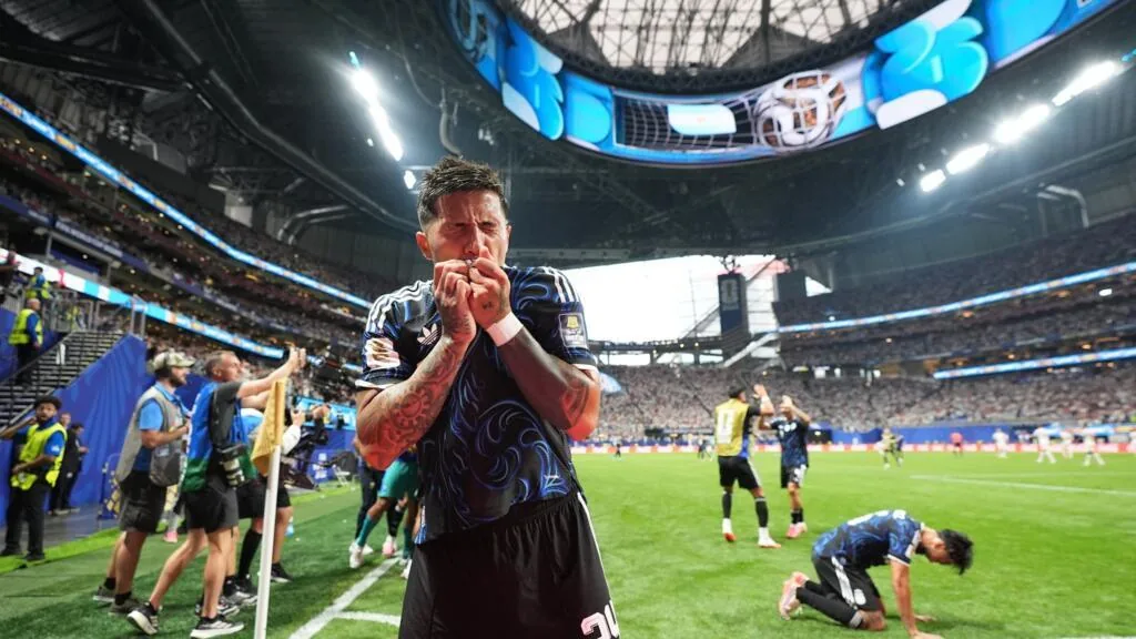 Argentina garante vaga na final da Copa do Mundo com virada emocionante