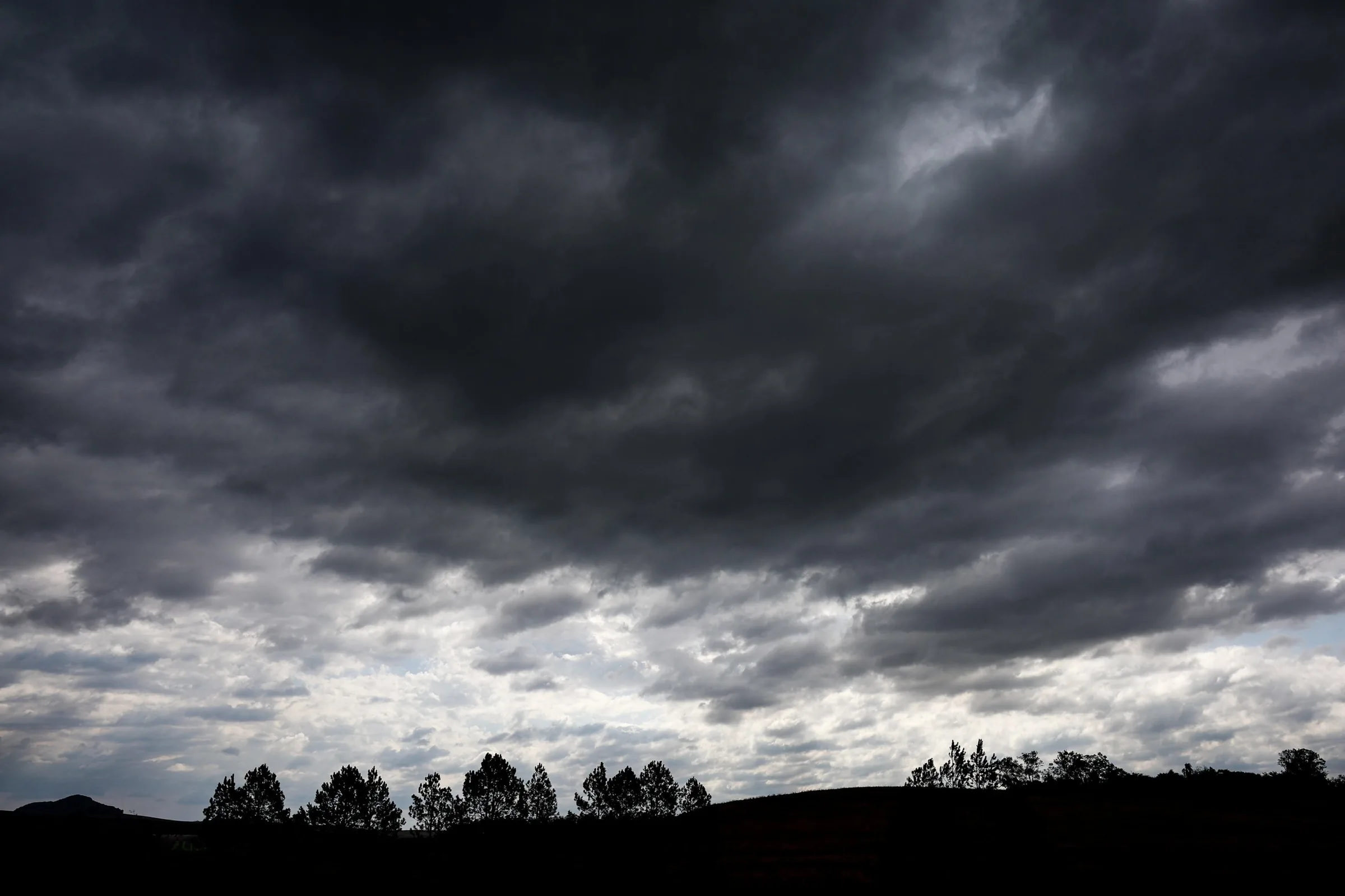 Tempestades causam danos em 21 cidades do RS e 125 municípios têm registro de falta de luz