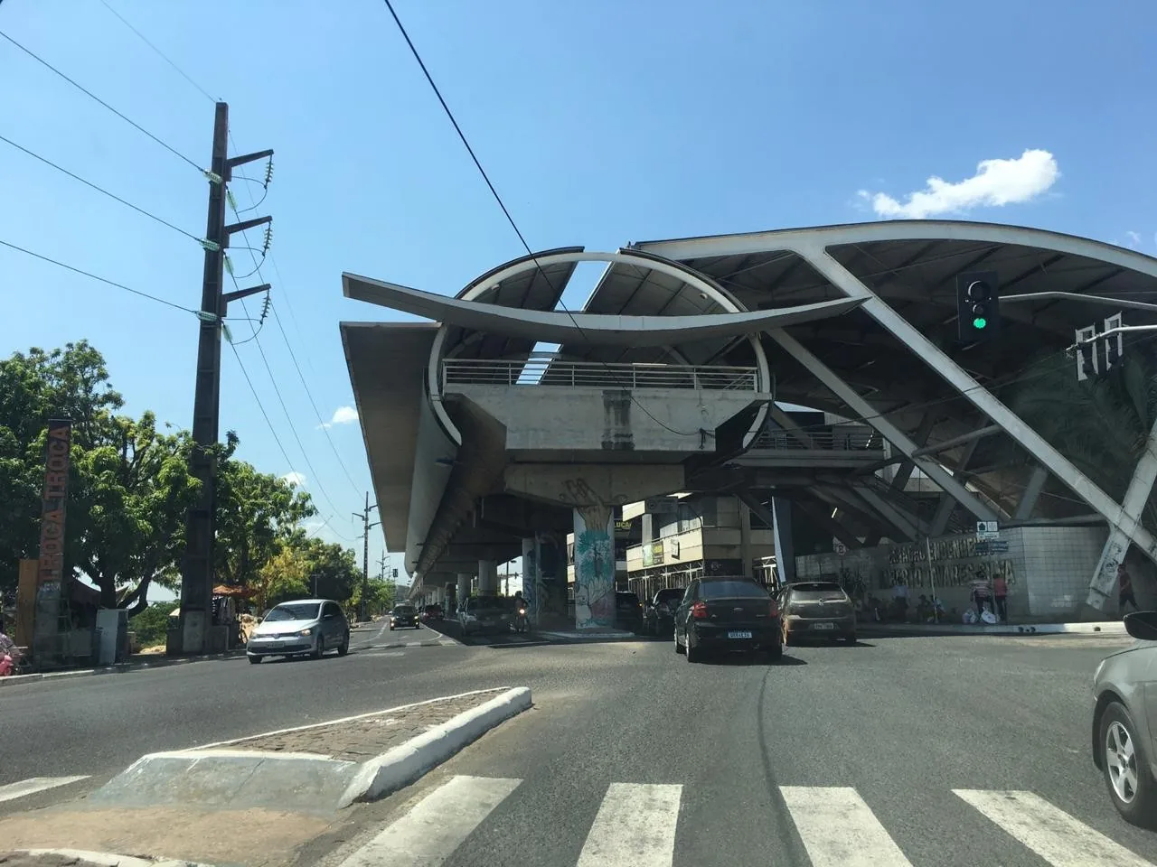 Avenida Maranhão ganha semáforos e deixa de ter rotatória em Teresina