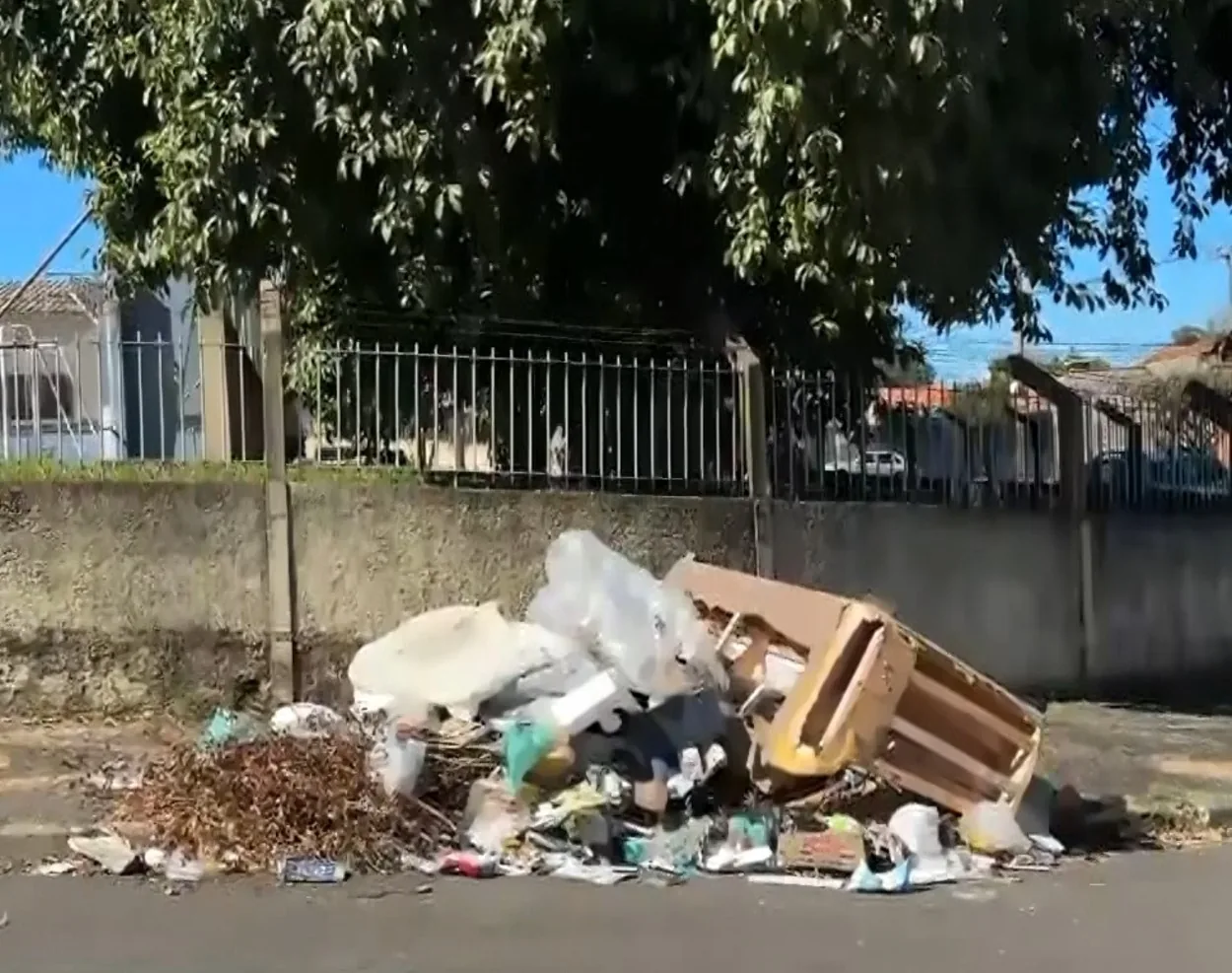 Araras enfrenta descarte irregular de lixo sem ecoponto há 10 meses