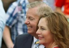 Irmã de Lindsey Graham é escolhida como substituta após morte do senador