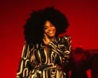 Jill Scott encanta público em apresentação sem celulares no Kings Theatre