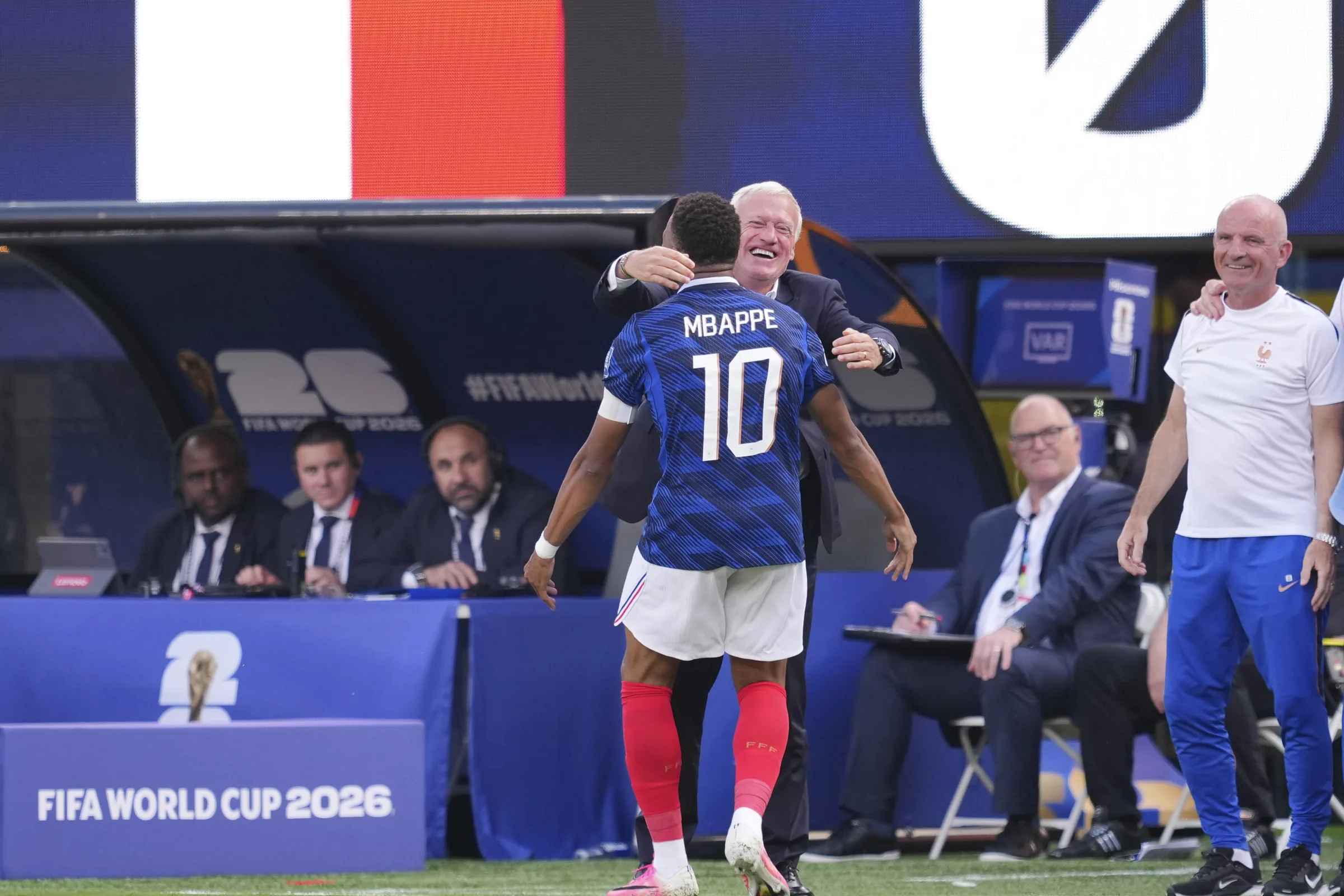 Deschamps exalta jogo da França, mas diz que há o que melhorar após 3 a 0: "Encontrem problemas"