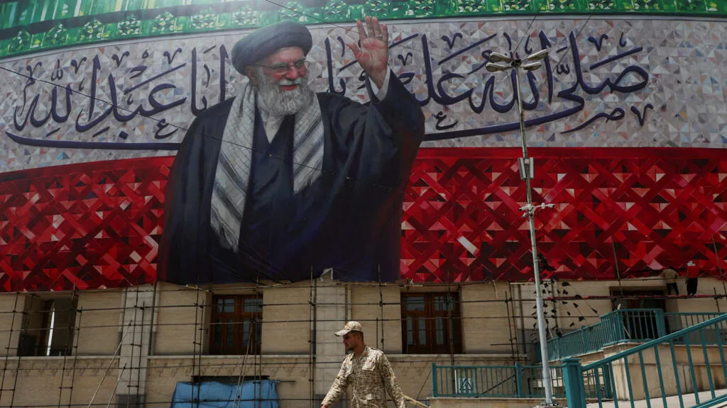 Irã se prepara para funeral de Khamenei após ataques dos EUA e Israel