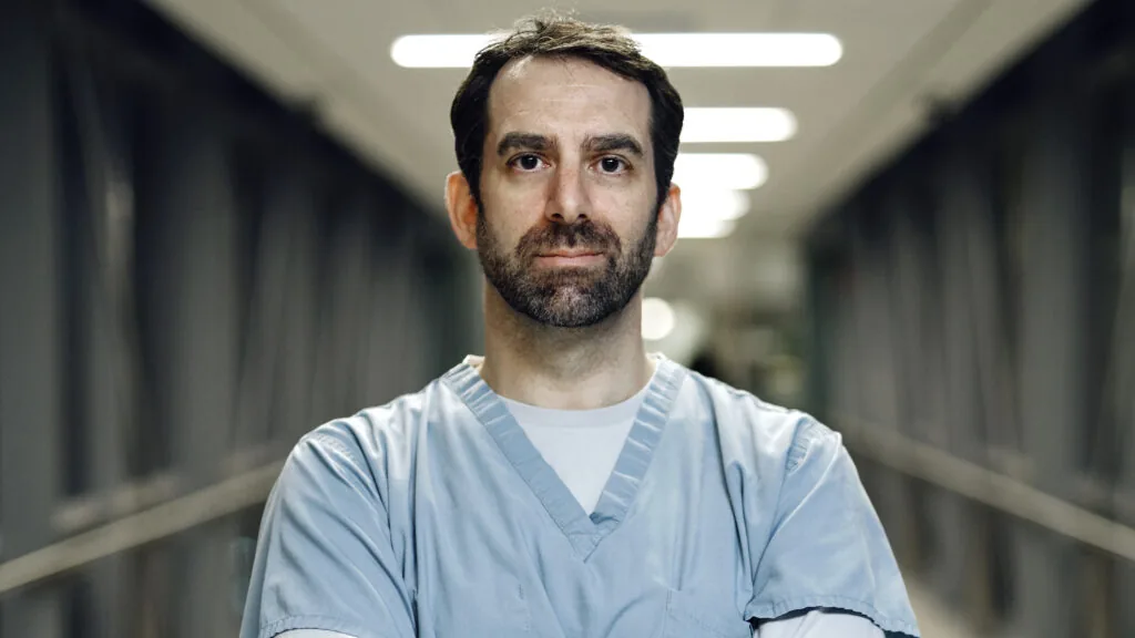 Médico de Boston se destaca como uma voz ativa na era Trump