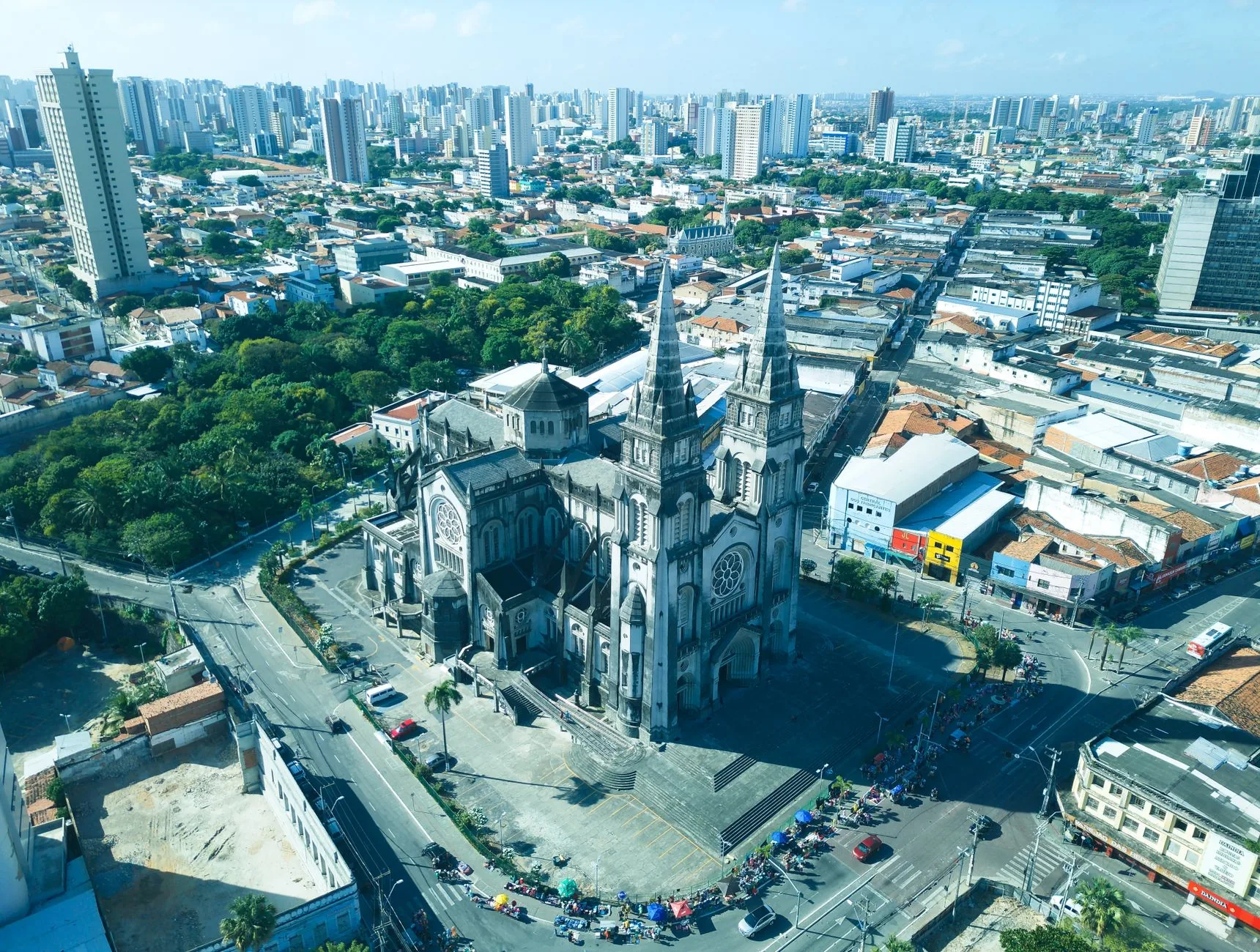 Advogada explica: quem recebe benefício do governo não é obrigado a deixar assistente social entrar em casa, e negar a visita não corta o pagamento