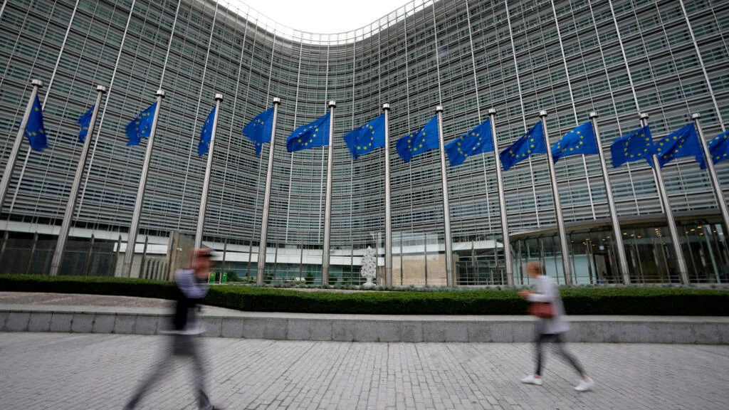 War in Ukraine: EU agrees 21st round of sanctions on Russia