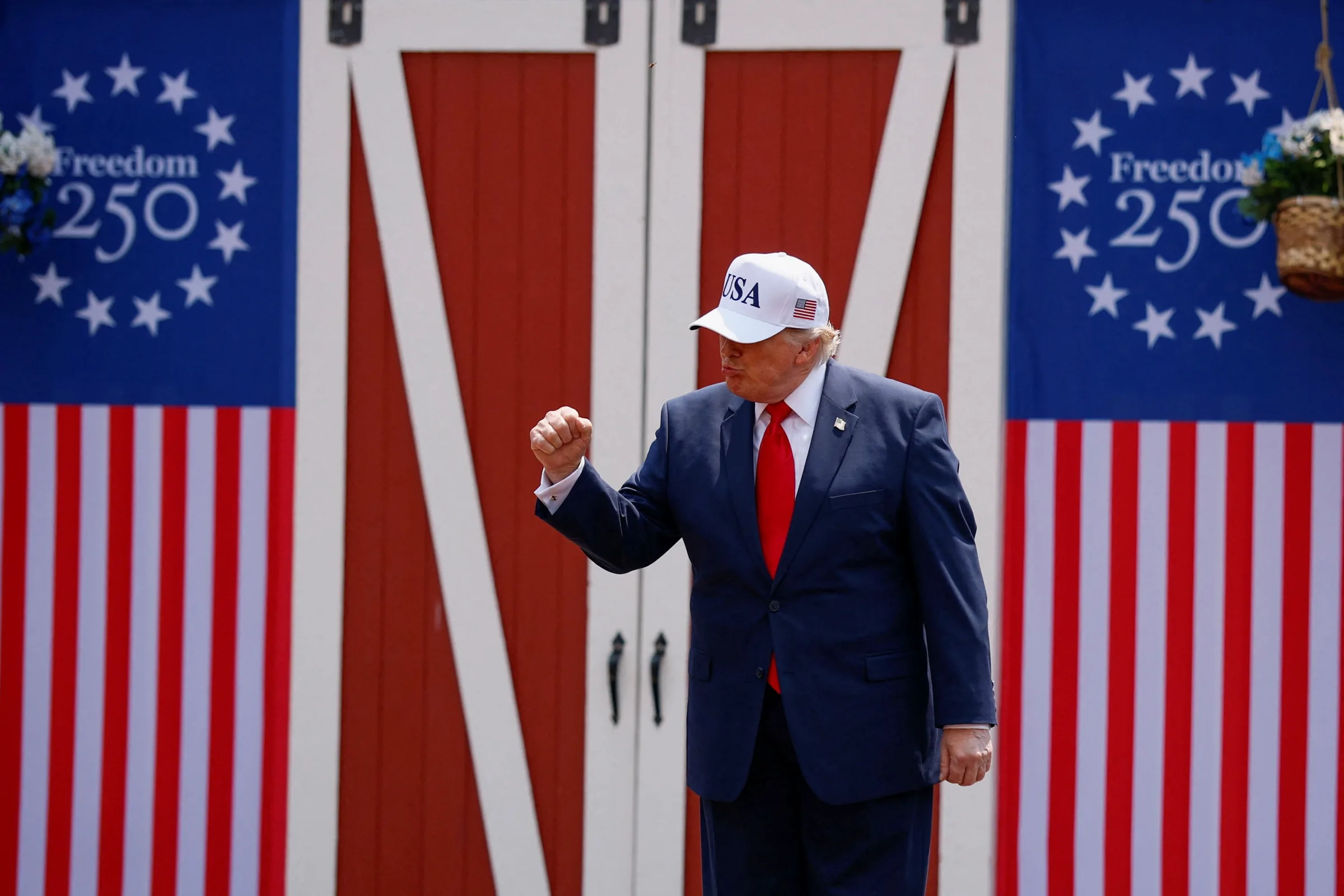 Trump transforma aniversário dos EUA em vitrine política, e festa de 250 anos expõe divisão do país