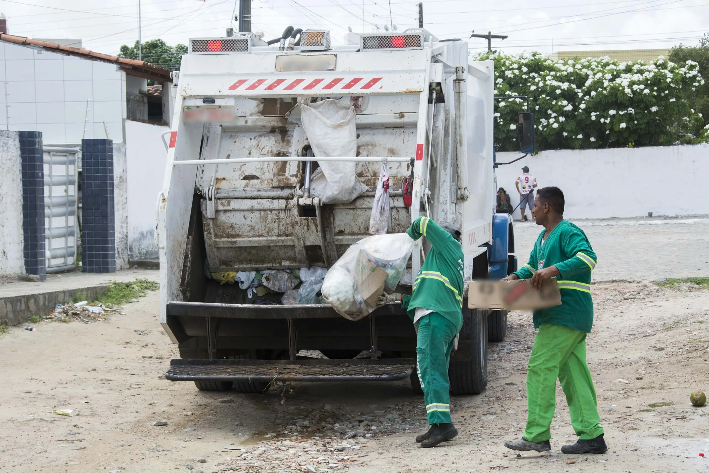 Investigação aponta retenção de valores de empréstimos por empresa de coleta de lixo em João Pessoa