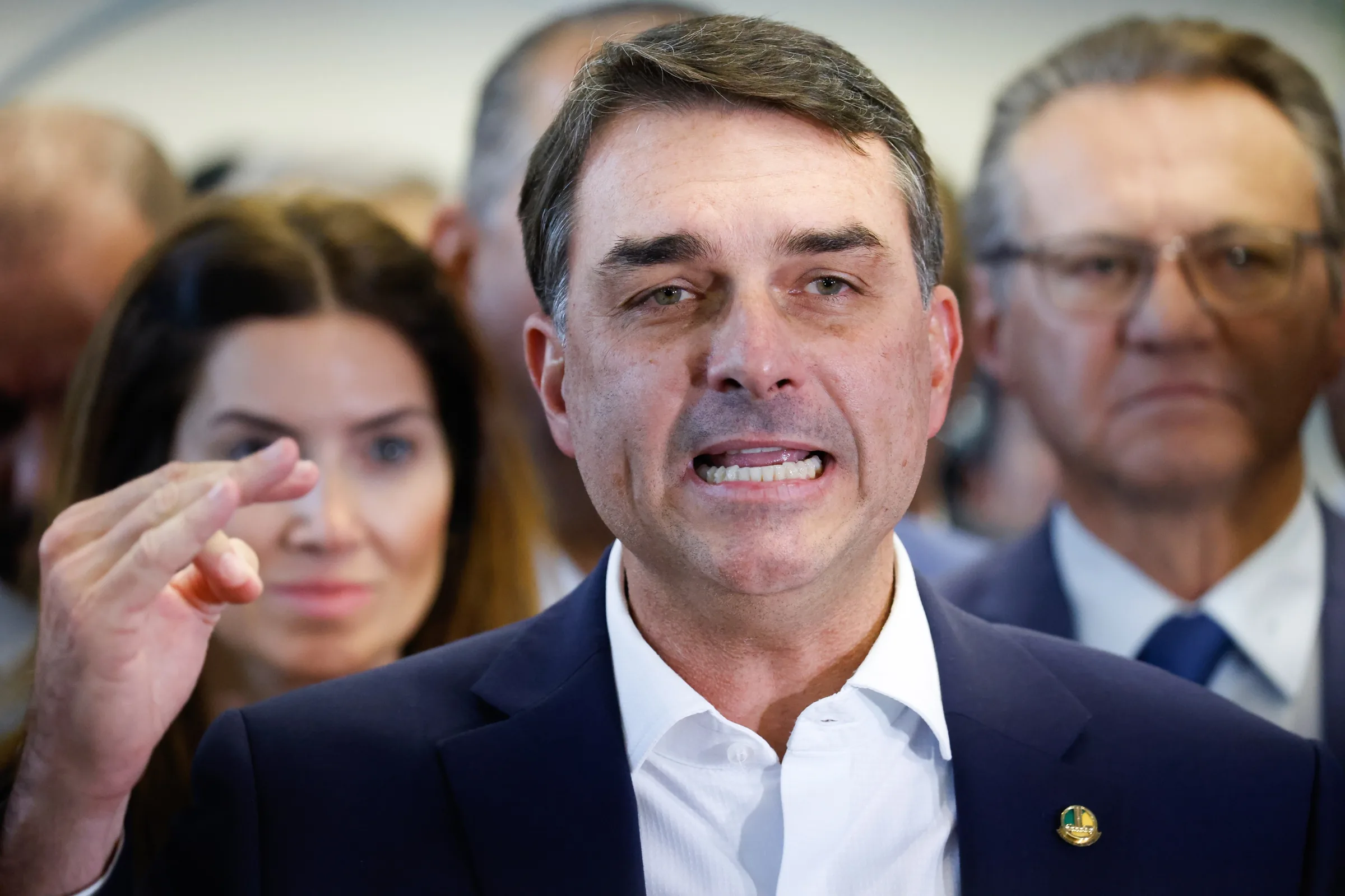 Flávio Bolsonaro participa de audiência pública nos EUA sobre tarifas