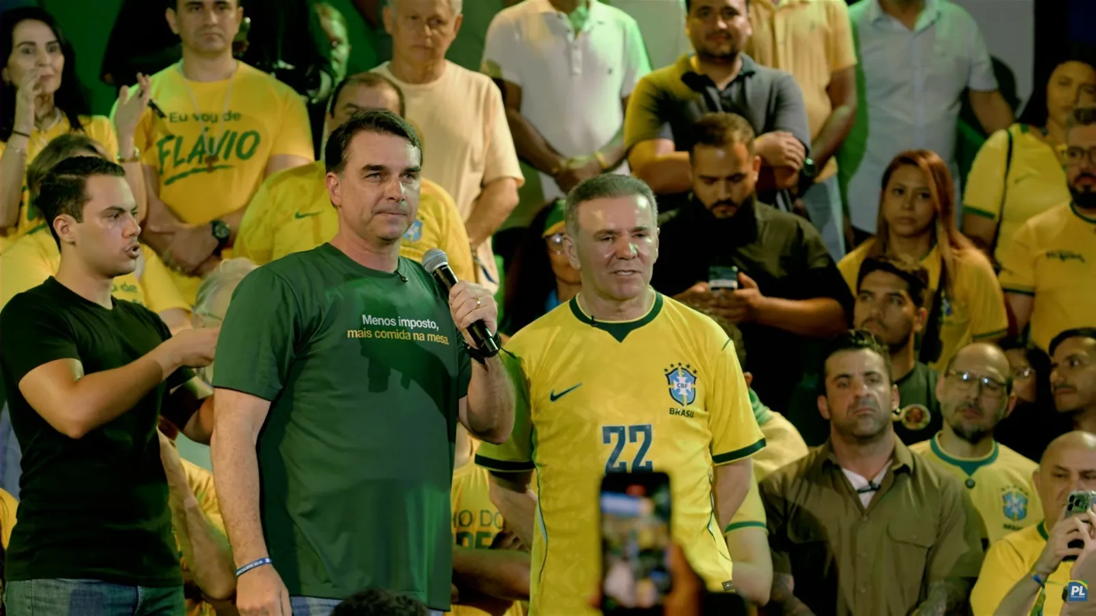 Alcides Fernandes oficializa pré-candidatura ao Senado pelo Ceará ao lado de Flávio Bolsonaro