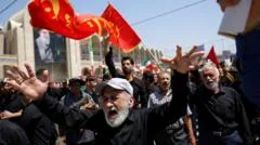 Multidões se reúnem em Teerã no primeiro dia do funeral do aiatolá Khamenei