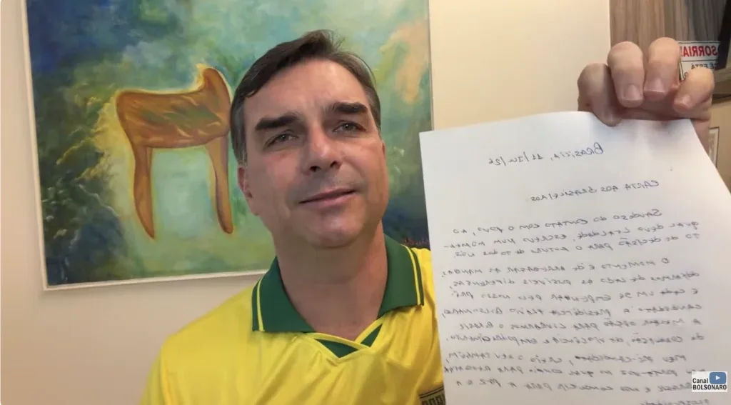 Moraes suspende visitas de Flávio Bolsonaro ao ex-presidente e cobra explicações da defesa sobre divulgação de carta