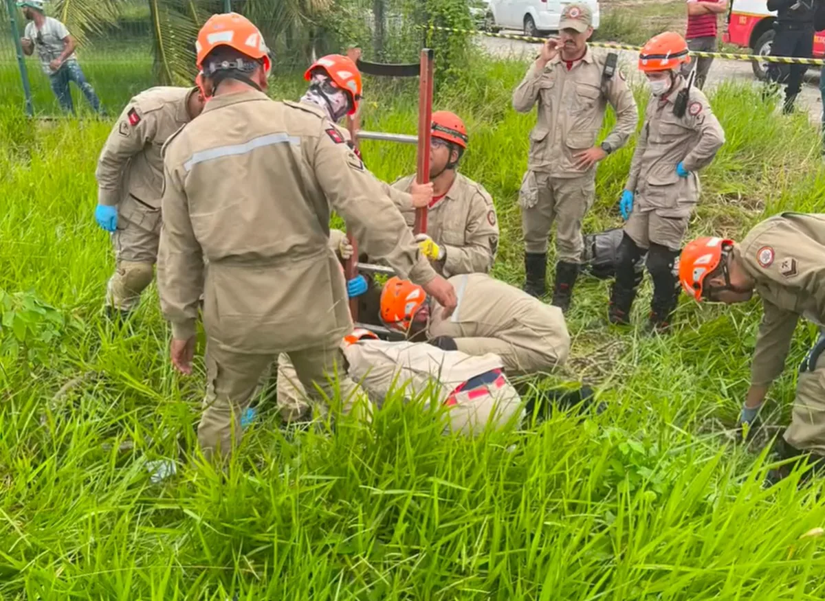 Venezuelana cai em bueiro após tentar fugir de assalto, em João Pessoa