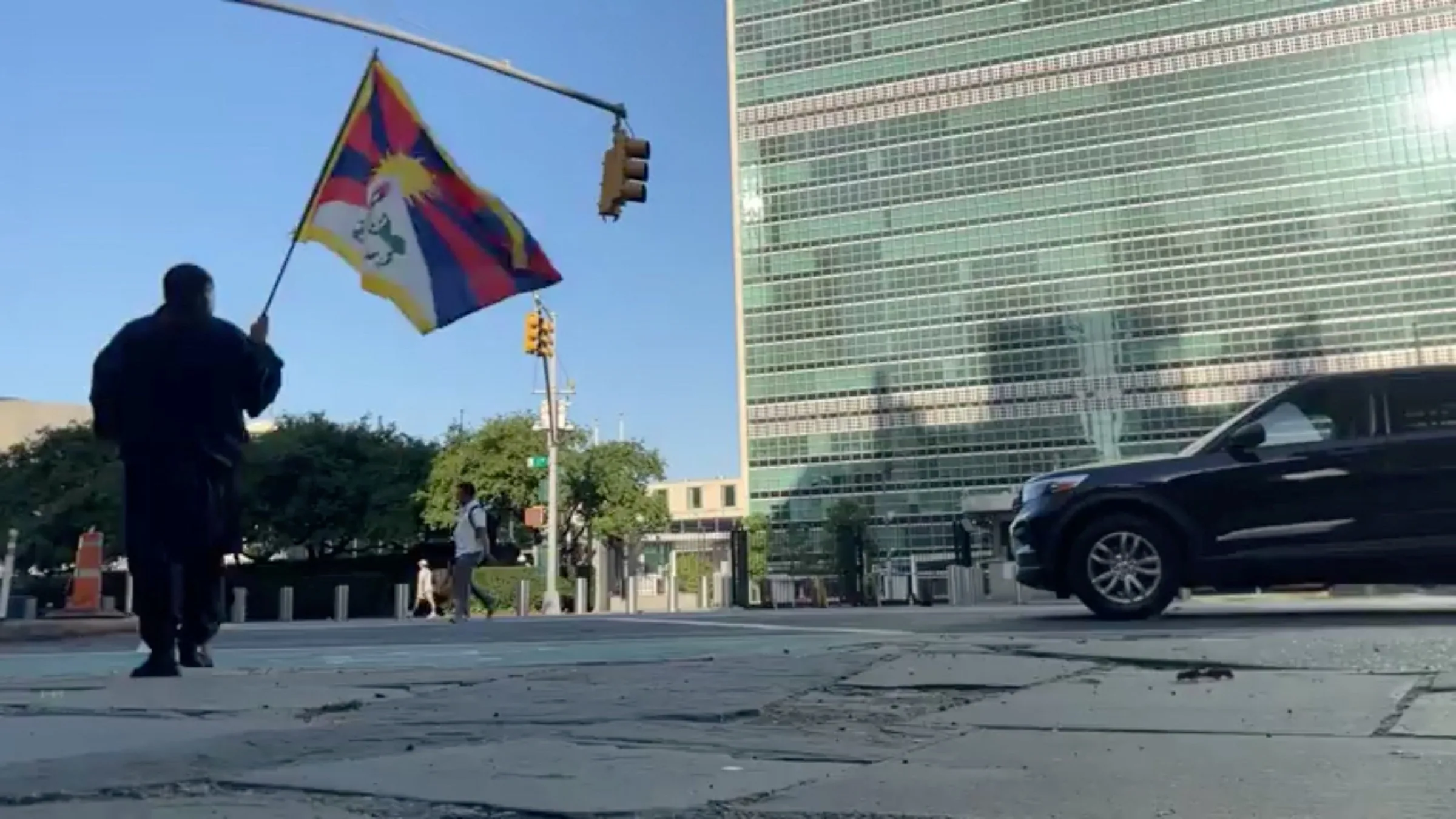 Ativista tibetano morre após autoimolação em Nova York