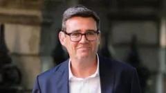 Andy Burnham vê espaço para ajustes fiscais ao assumir premiê