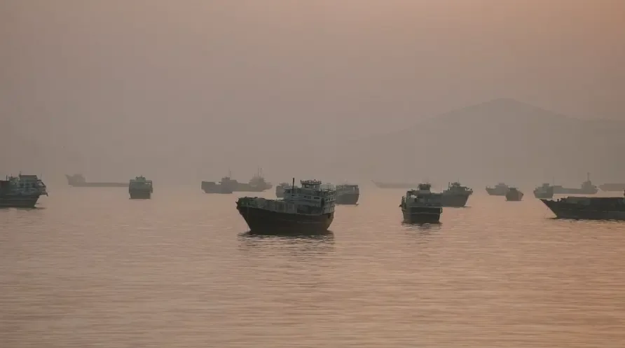 Irã ameaça fechar o estreito de Hormuz em resposta a novos ataques dos EUA