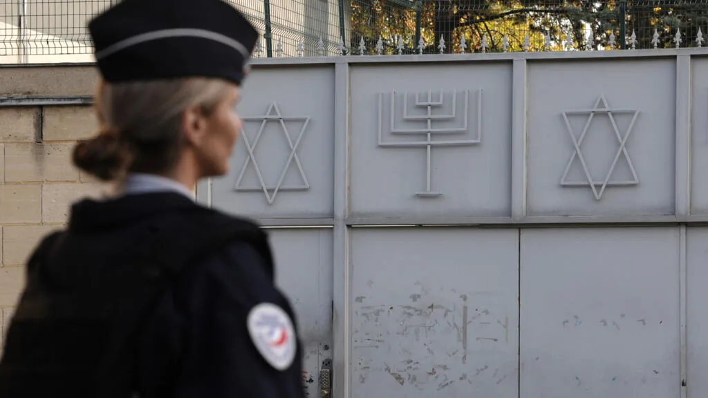 Hundreds evacuated from Paris suburb after weapons found near synagogue