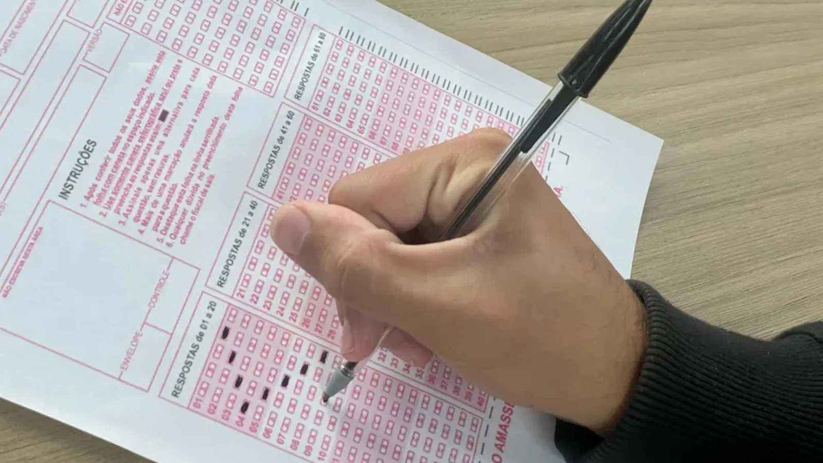 Inscrições para concurso da UEPB com salários de até R$ 3,7 mil encerram neste domingo (12)