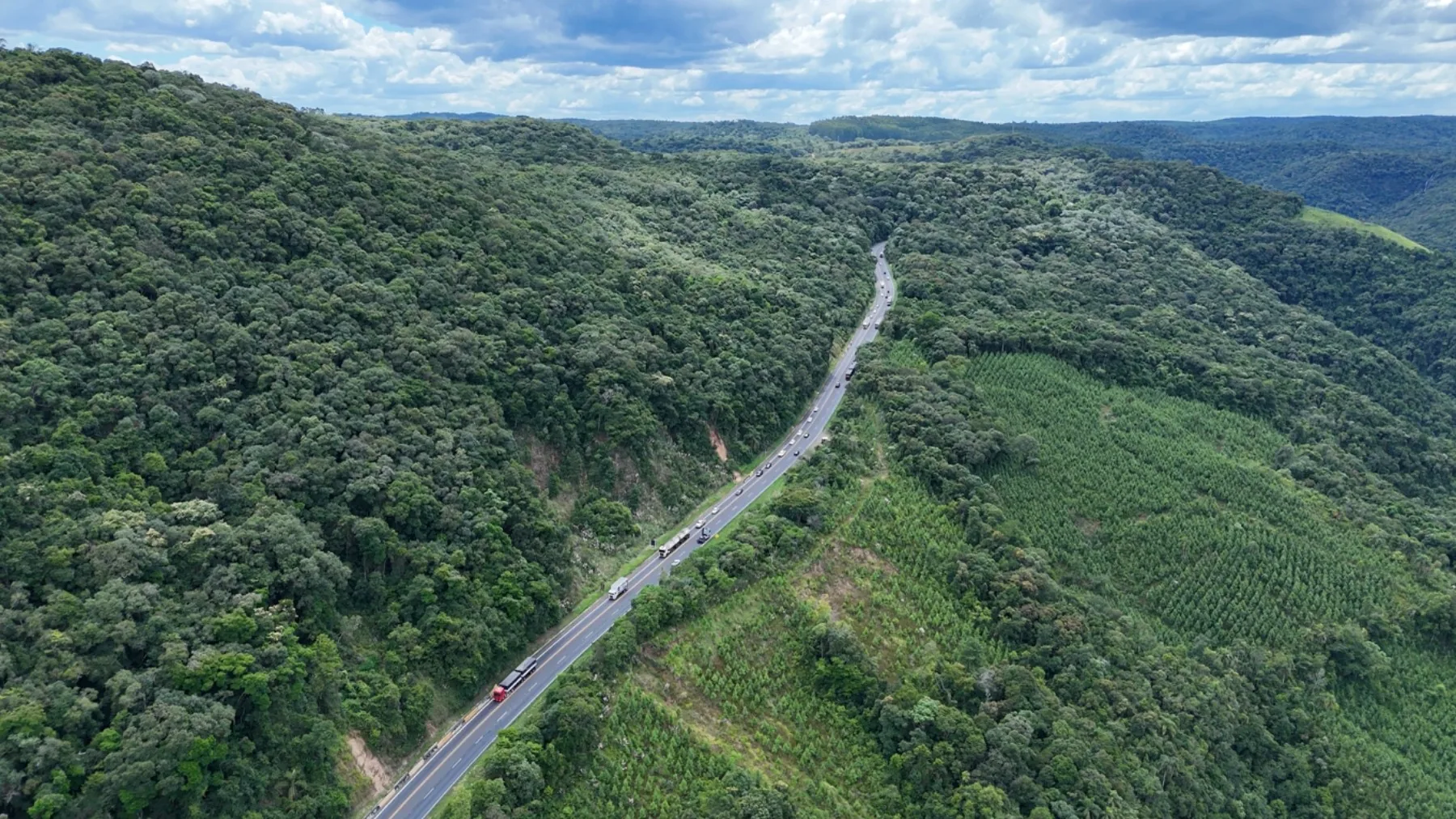 Serra da Esperança recebe bloqueio parcial para obras após deslizamento de terra na BR-277, no Paraná
