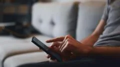 Operadora de site adulto é multada em £630 mil por falhas em verificações de idade
