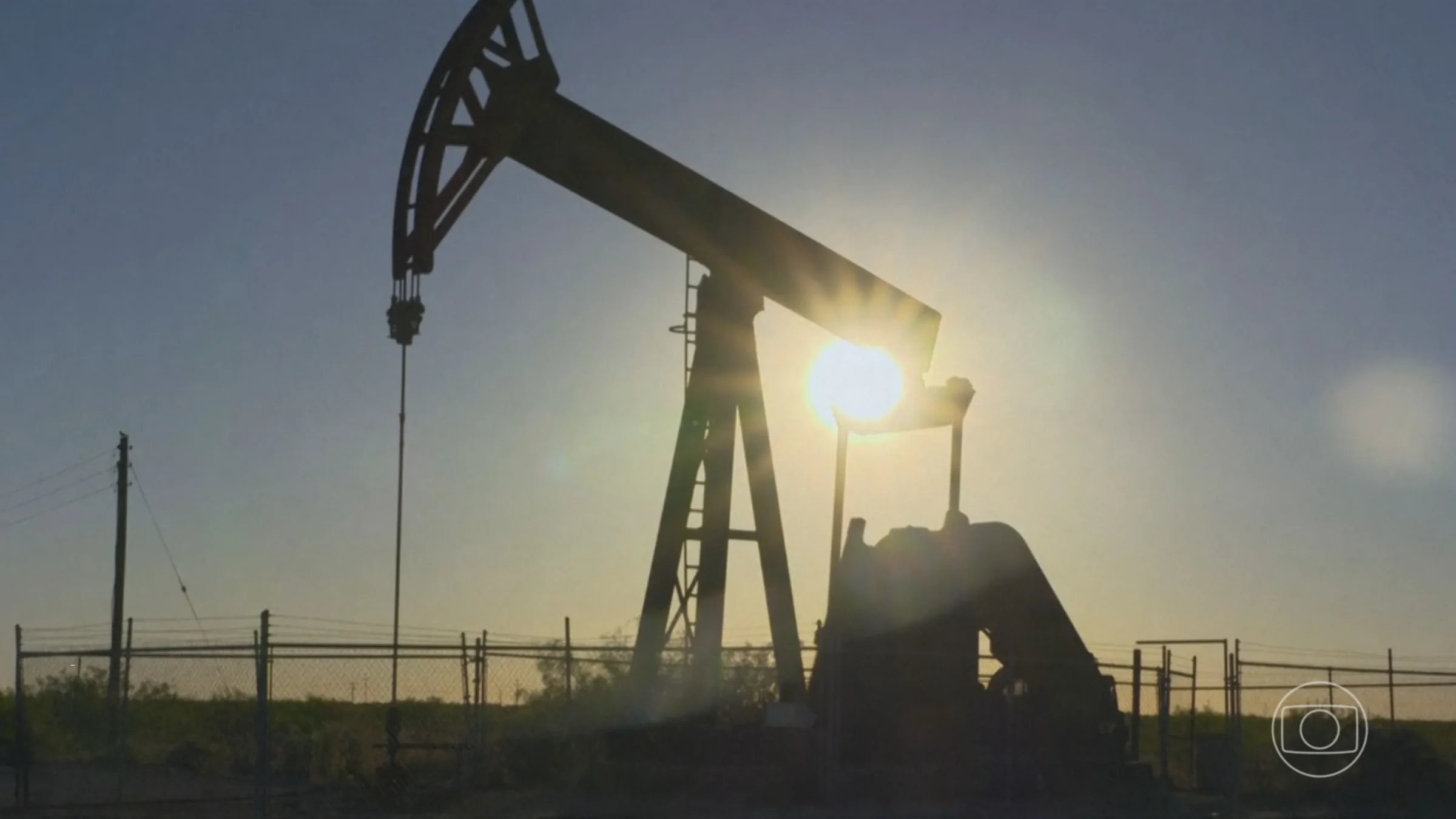 OPEP+ aumenta a produção de petróleo após reabertura do Estreito de Ormuz