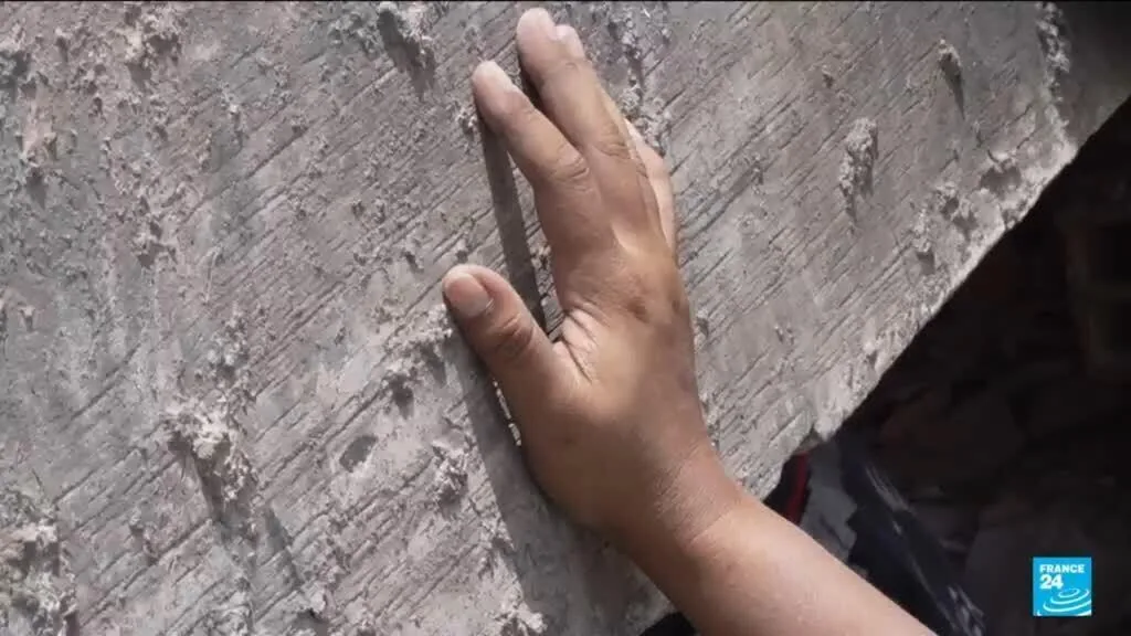 Trabalhadores estrangeiros auxiliam na recuperação de vítimas de terremoto na Venezuela
