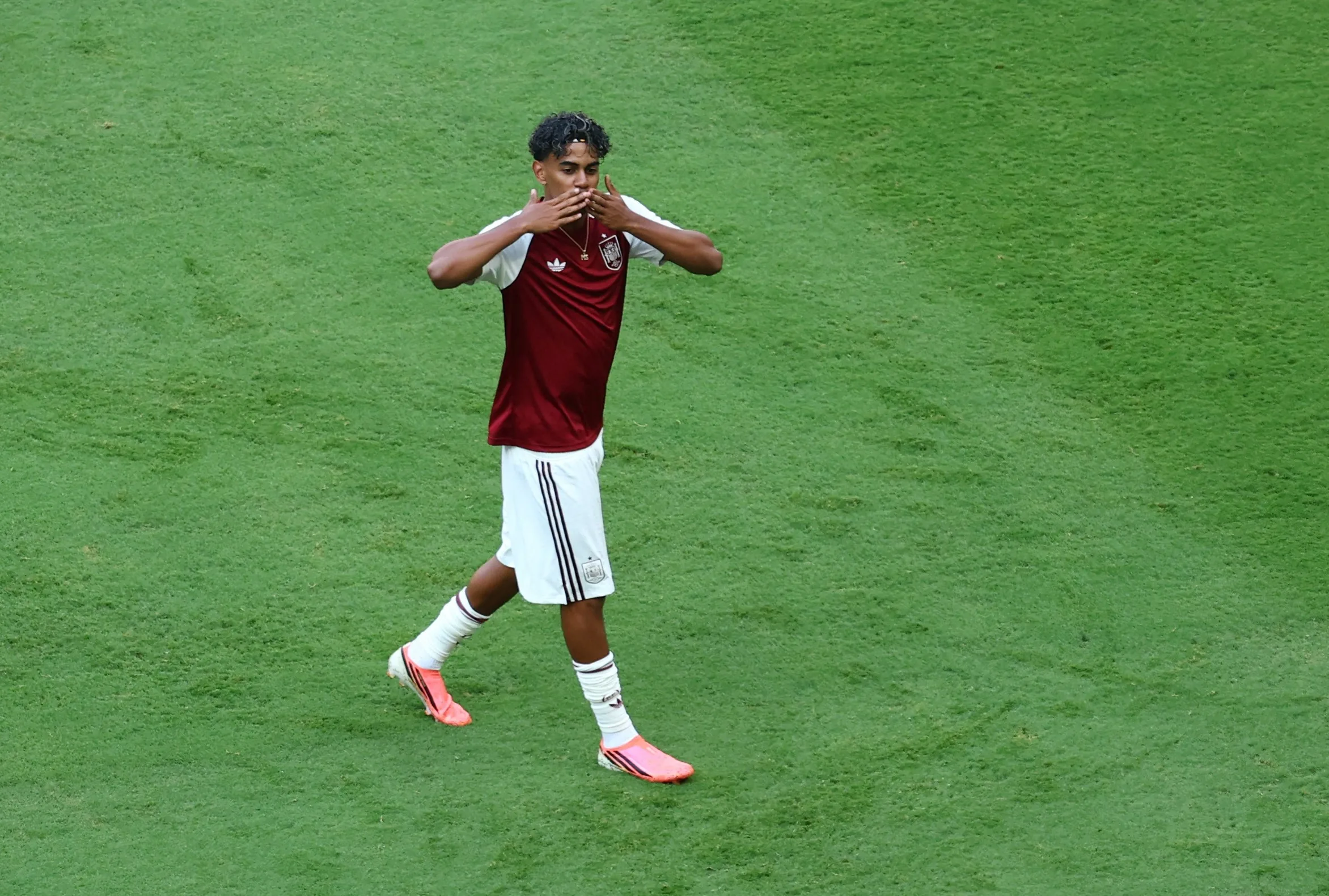 Yamal abre as portas do Barcelona para Álvarez e afirma: "Não converso com ninguém do Real"