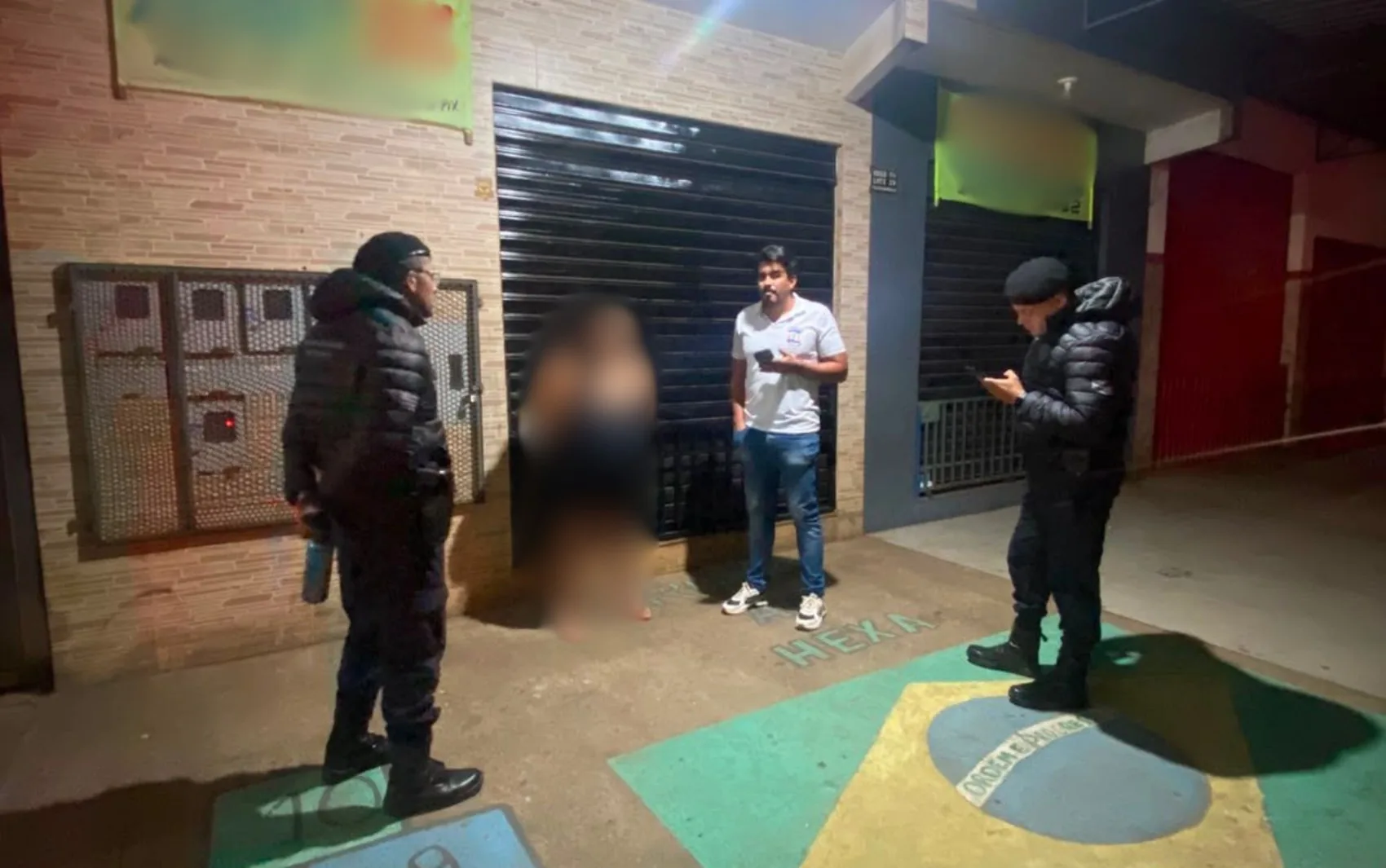 Mãe é encontrada em bar após deixar filhos sozinhos em casa