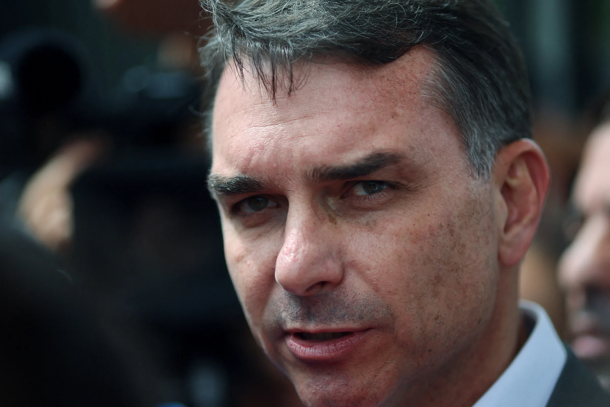Moraes solicita manifestação da PGR sobre depoimento não realizado de Flávio Bolsonaro