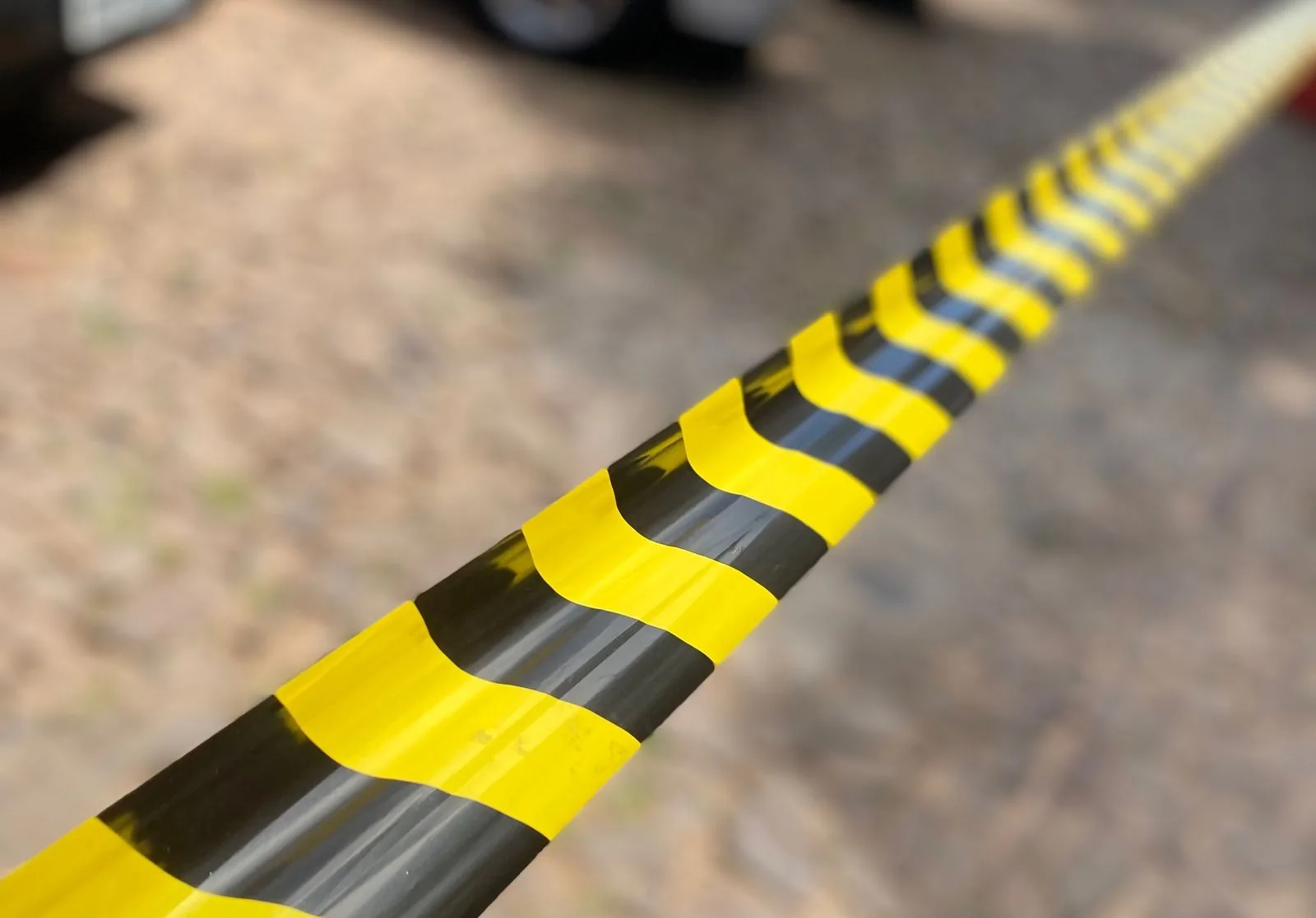 Jovem de 21 anos é morto a tiros em bar de Água Branca; homem que o acompanhava foge após ataque