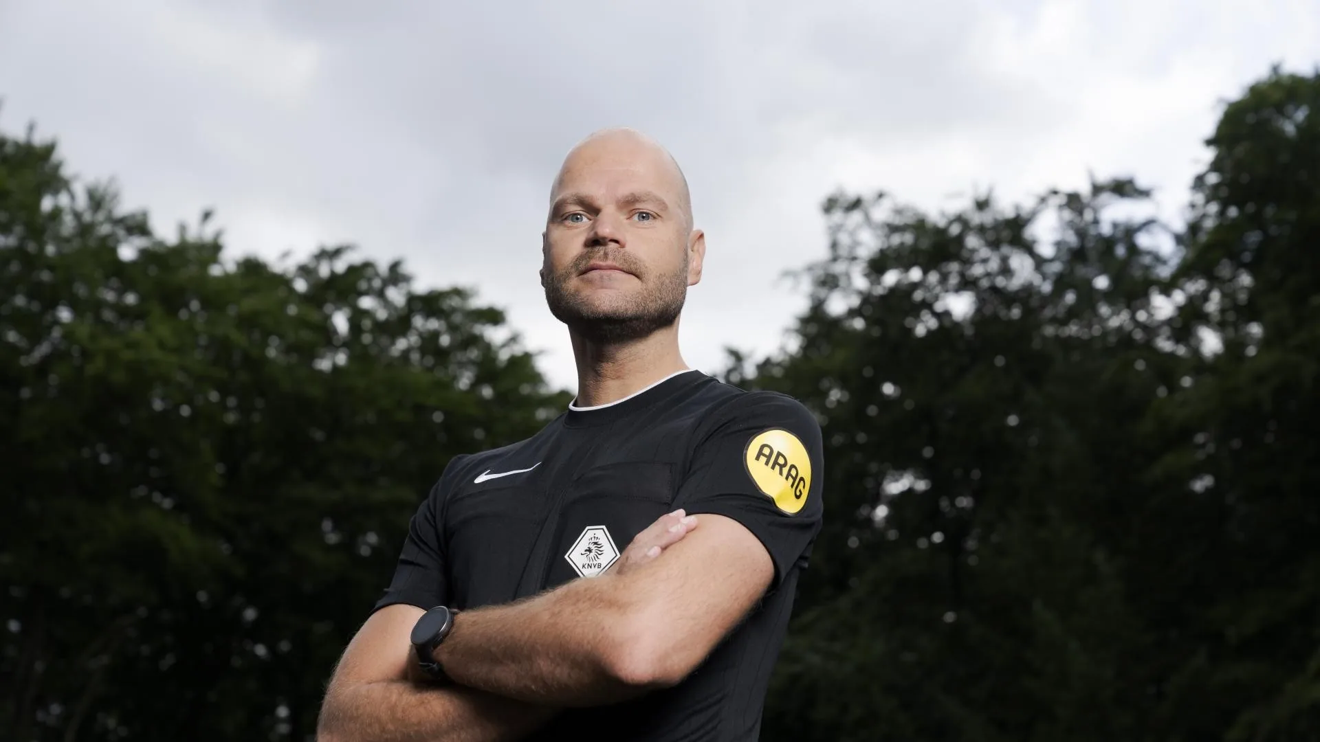 Morre Rob Dieperink, árbitro holandês barrado da Copa do Mundo, aos 38 anos