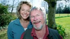 Morre o apresentador e comediante Bill Oddie aos 85 anos
